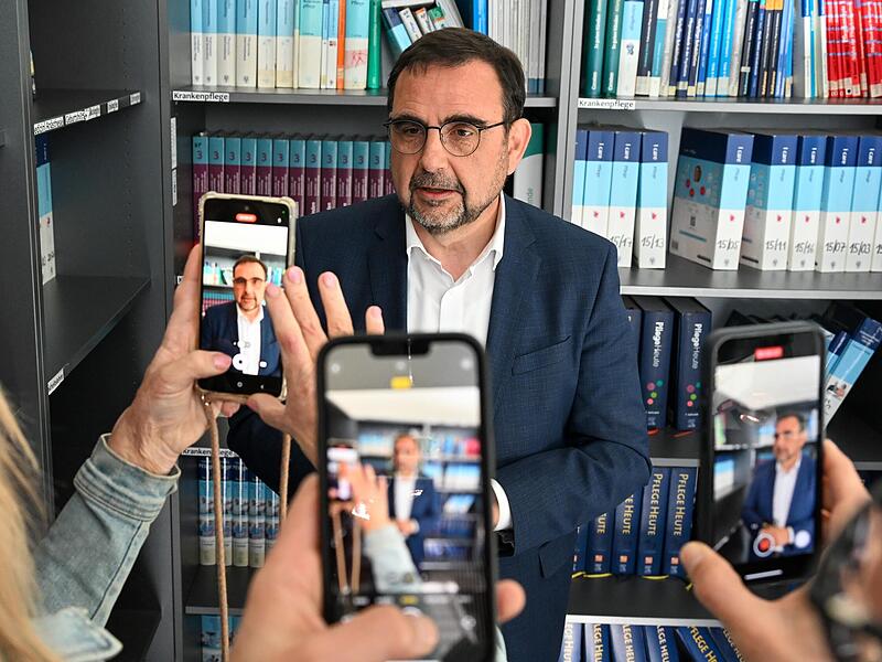 Alle Augen lieber auf M&uuml;nchen denn auf Berlin? Klaus Holetschek bekr&auml;ftigt seine Schelte gegen Bundesgesundheitsminister Klaus Lauterbach.Forchheim & Fr&auml;nkische Schweiz