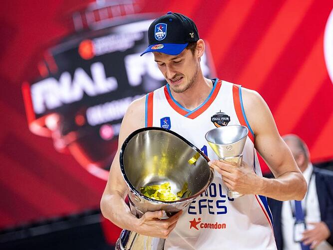 Tibor Pleiß gewann mit Anadolu Efes Istanbul zweimal die Euroleague.