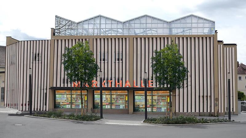 Das alte Kino Luitpold Lichtspiele, &bdquo;LuLi&ldquo;, in dem zuletzt C&A war, k&ouml;nnte in eine Markthalle umgebaut werden. Hier ist eine schematische Au&szlig;endarstellung zu sehen.Forchheim & Fr&auml;nkische Schweiz