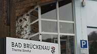 Stadt und Stadtwerke reagieren unterschiedlich auf den Vorsto&szlig; des B&uuml;rgervereins Bad Br&uuml;ckenau, eine abgespeckte Variante der Sinnflut (als Hallenbad) tiefgehender zu planen.