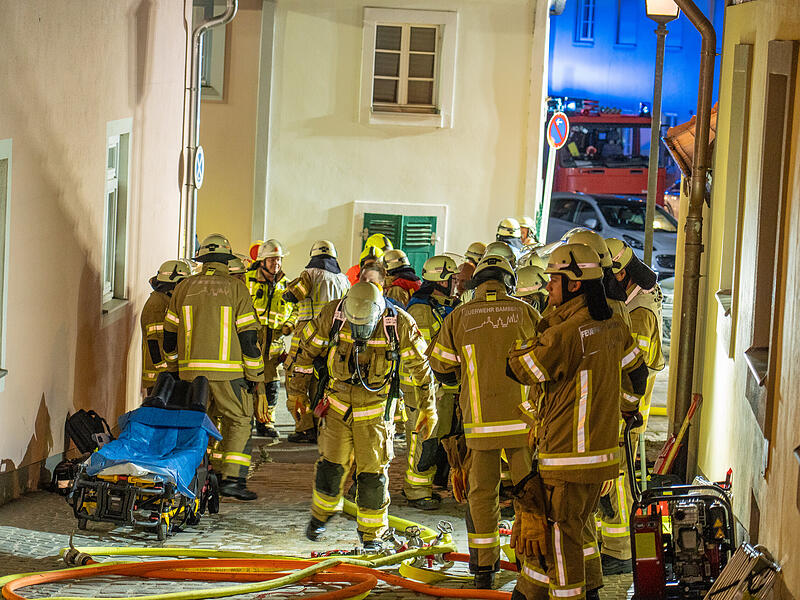 Bei dem Einsatz am 8. Mai 2025 waren auch zahlreiche freiwillige Feuerwehrleute vor Ort.