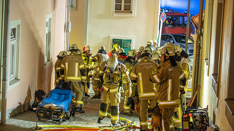 Bei dem Einsatz am 8. Mai 2025 waren auch zahlreiche freiwillige Feuerwehrleute vor Ort.