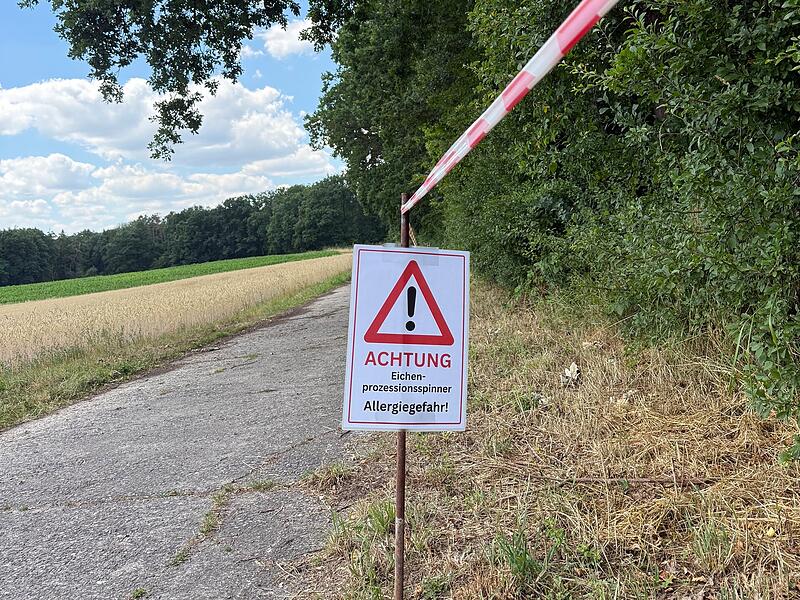 Wegen Eichenprozessionsspinnern ist dieser Bereich beim SC Gremsdorf abgesperrt.