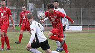 Der SV Memmelsdorf um Jakob Fr&ouml;hling (2.v.r.) hat einen wichtigen 4:2-Sieg im Abstiegskampf der Landesliga Nordost gegen den BSC Saas Bayreuth gefeiert.