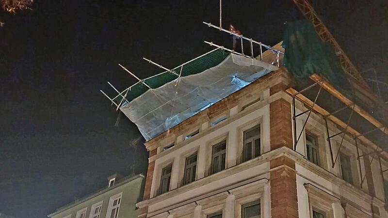 Ein Gerüst drohte in der Sturmnacht zum Dienstag in der Oberen Stadt von einem Haus zu stürzen.