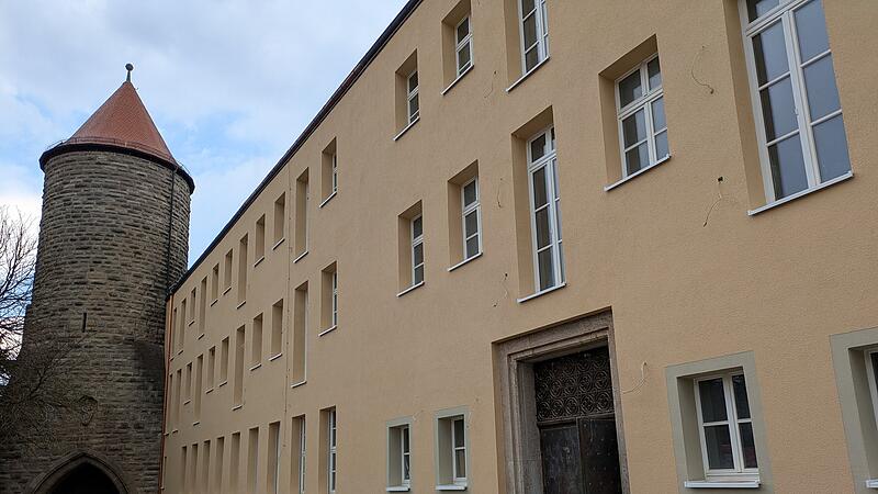 Das ehemalige Internat und sp&auml;tere Jugendhaus wird bald Wohnungen f&uuml;r das Betreute Wohnen bieten.