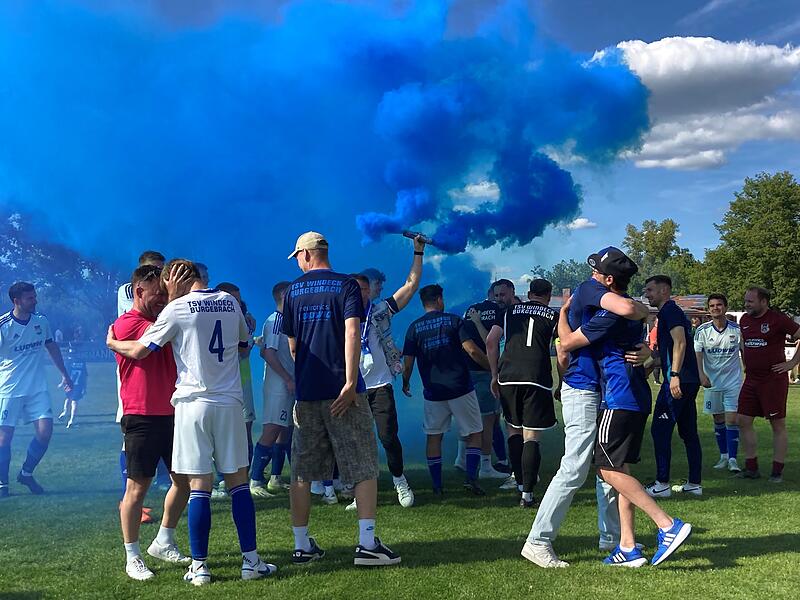 Jubel beim TSV Burgebrach über die Meisterschaft in der Bezirksliga Oberfranken West.TSV Burgebrach: Meister Bezirksliga West 2024/25 Jubel beim TSV Burgebrach über die Meisterschaft in der Bezirksliga Oberfranken West.