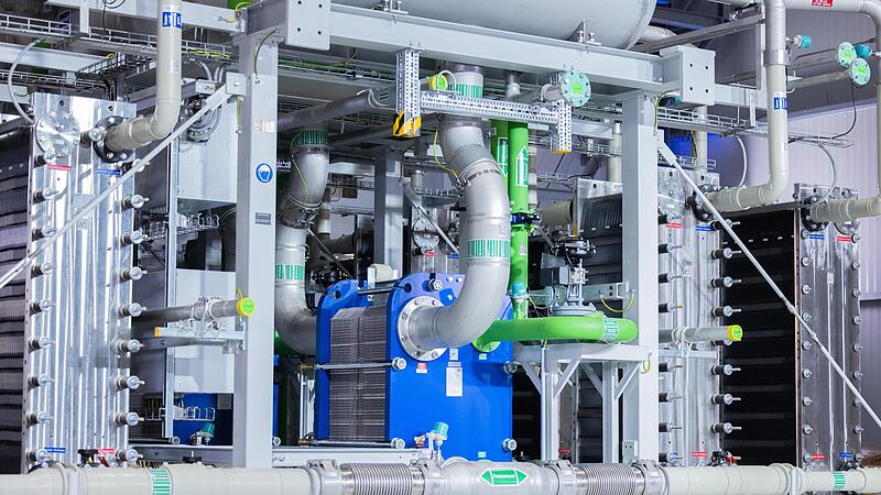 Je ein Elektrolyseur in Bad Neustadt und Münnerstadt könnte heimische Unternehmen künftig mit Grünem Wasserstoff versorgen. Eine Förderung von jeweils fünf Millionen Euro ist jetzt in greifbare Nähe gerückt. Je ein Elektrolyseur in Bad Neustadt und Münnerstadt könnte heimische Unternehmen künftig mit Grünem Wasserstoff versorgen. Eine Förderung von jeweils fünf Millionen Euro ist jetzt in greifbare Nähe gerückt.