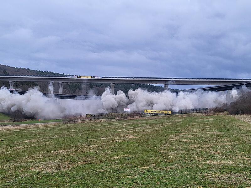 Die Sprengung der Thalaubachtalbr&uuml;cke bei Eichenzell