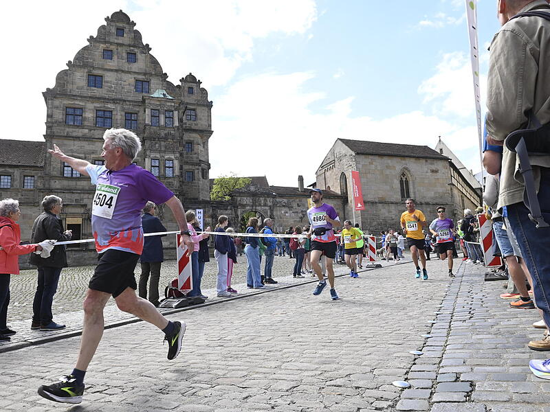 Weltkulturerbelauf 2025: 10,7 Kilometer durch Bamberg. Etwa 3700 Teilnehmer waren beim Wieland-Lauf am Start.