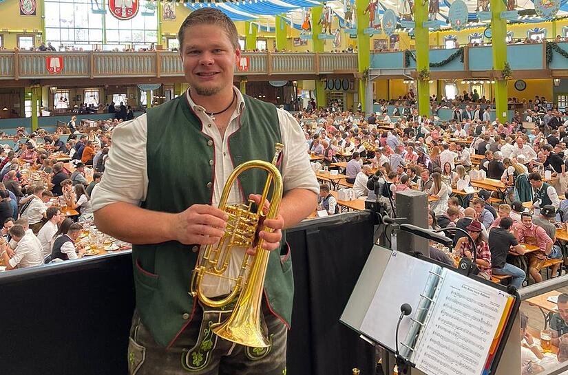 Stefan Bernhard   spielte über zwei Wochen  mit der Oktoberfestkapelle im Festzelt Ochsenbraterei auf der Wiesn in München.
