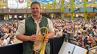 Stefan Bernhard spielte über zwei Wochen mit der Oktoberfestkapelle im Festzelt Ochsenbraterei auf der Wiesn in München. Stefan Bernhard spielte über zwei Wochen mit der Oktoberfestkapelle im Festzelt Ochsenbraterei auf der Wiesn in München.
