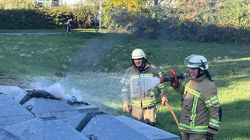 Bamberg: Ungewöhnlicher Brand sorgt für Feuerwehreinsatz - Polizei ermittelt Bamberg: Ungewöhnlicher Brand sorgt für Feuerwehreinsatz - Polizei ermittelt