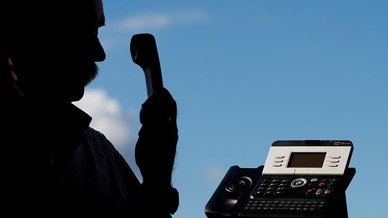 Vorsicht, wenn angebliche Polizisten am Telefon nach Geld fragen (Symbolbild).