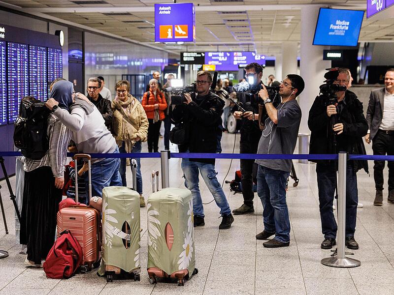 Der erste Evakuierungsflug im Auftrag der Bundesregierung ist am fr&uuml;hen Donnerstagmorgen am Frankfurter Flughafen gelandet.