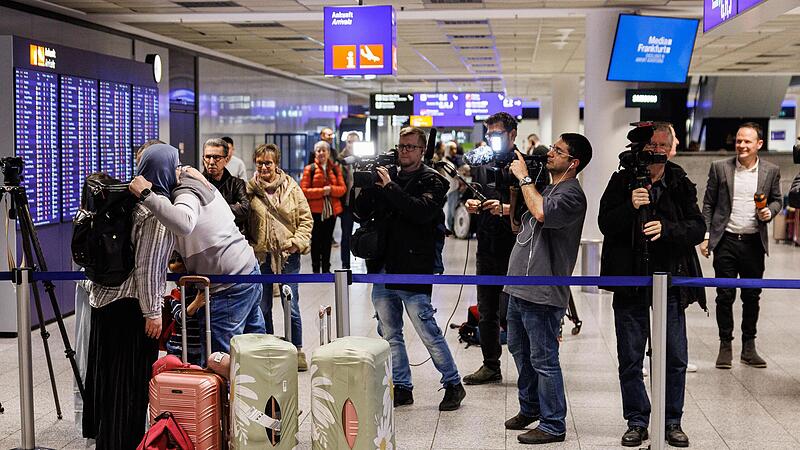 Der erste Evakuierungsflug im Auftrag der Bundesregierung ist am fr&uuml;hen Donnerstagmorgen am Frankfurter Flughafen gelandet.