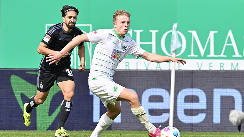 Philipp M&uuml;ller (rechts) feierte gegen den HSV sein Profi-Deb&uuml;t f&uuml;r die SpVgg Greuther F&uuml;rth.