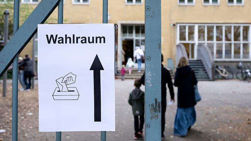Schild Wahlraum Schild Wahlraum
