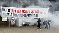Protest auf Hof - Felßner spricht von «Terroristen» Protest auf Hof - Felßner spricht von «Terroristen»