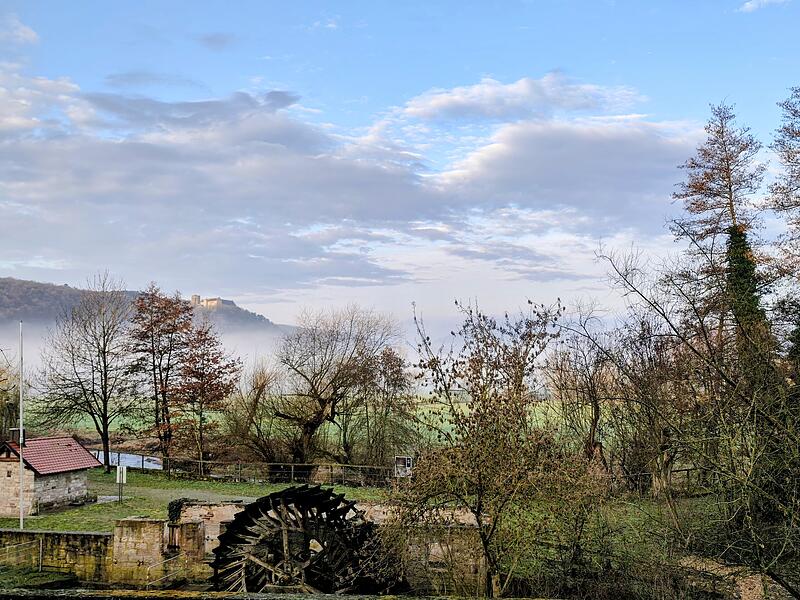 Einen Blick &uuml;ber das M&uuml;hlrad auf der Museumsinsel in Hammelburg hatte unser Leser bei der Aufnahme seines Bildes.