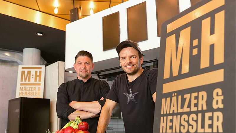 Tim Mälzer (links) und Steffen Henssler  präsentieren gemeinsam die  Kochshow "Mälzer und Henssler liefern ab!"