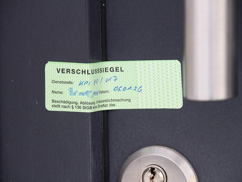 Der Tatort, ein Wohnhaus im H&ouml;chstadter Norden, wurde von der Kriminalpolizei versiegelt. Am Montag, 5. Januar, kam eine 69-J&auml;hrige in H&ouml;chstadt ums Leben. Die Polizei geht von einem T&ouml;tungsdelikt aus.