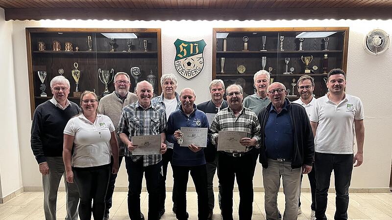 Unser Foto von der Auszeichnung für 50-jährige Mitgliedschaft mit Ehrenmedaille und Urkunde zeigt (von links) Ehrenamtsbeauftragten Stefan Schmitt, Vorstandsmitglied Manuela Schuhmann, Nobert Schneider, Ernst Stephan, Klaus Schumm, Karl-Heinz Dorn...