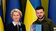 Anfang April  hatte  EU-Kommissionschefin Ursula von der Leyen den Fragebogen zum EU-Beitrittsverfahren an  den ukrainischen Präsidenten Wolodymyr Selenskyj übergeben.   Jetzt liegen die Antworten auf dem Tisch.