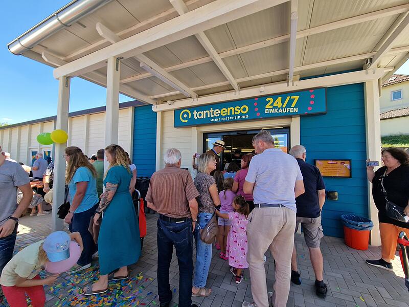 Er&ouml;ffnungsfestTante-Enso-Laden in PremichEr&ouml;ffnungsfestTante-Enso-Laden in Premich