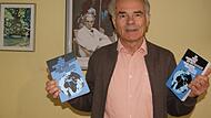 Klaus-Dieter Preis mit seinem neuen Buch, das in zwei Teilen erschienen istForchheim & Fränkische Schweiz