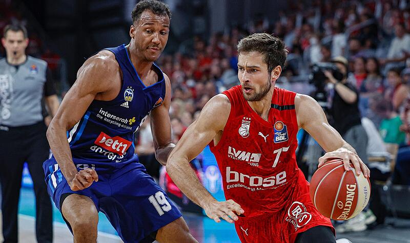 Tomas Kyzlink (rechts, gegen Louis Olinde) drehte erst im letzten Viertel auf. Da war die Partie schon l&auml;ngst entschieden.