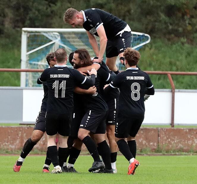 Der SC Sylvia Ebersdorf hatte in dieser Saison bislang viel zu jubeln, wie hier beim 2:0-Erfolg in Hirschaid.