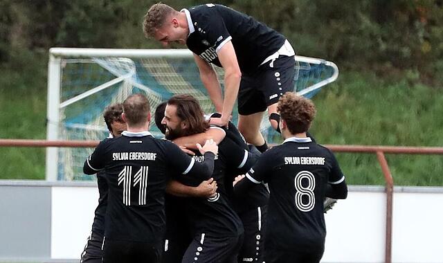 Der SC Sylvia Ebersdorf hatte in dieser Saison bislang viel zu jubeln, wie hier beim 2:0-Erfolg in Hirschaid.