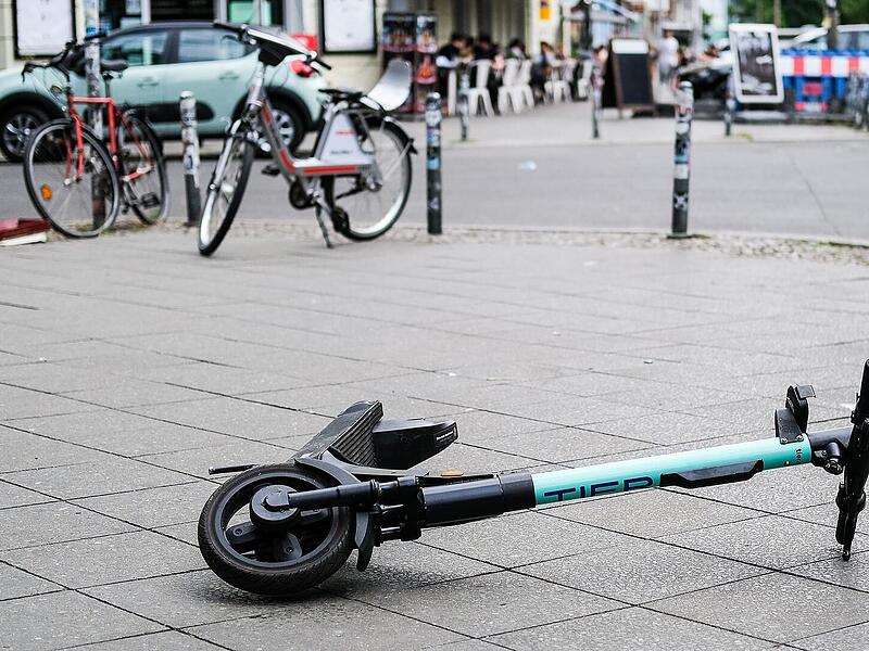14-J&auml;hriger in Erlangen von E-Scooter gesto&szlig;en