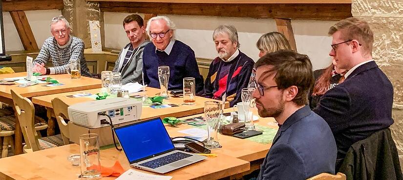 Über die Zukunft der Gesundheitsversorgung im Frankenwald diskutierten, von links: Allgemeinarzt Matthias Rudolph, der Bamberger Nephrologe Oliver Dorsch, Hausarzt Ulrich Voit, Michael Rebhan, Elisabeth Hoffmann, Joshua Pyka und MdB Johannes Wagner.