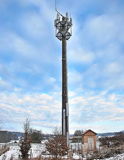 Ein vergleichbarer Sendemast wie auf diesem Bild soll in etwa 350 Metern Entfernung zu Küps, Tüschnitz und Lerchenhof errichtet werden.