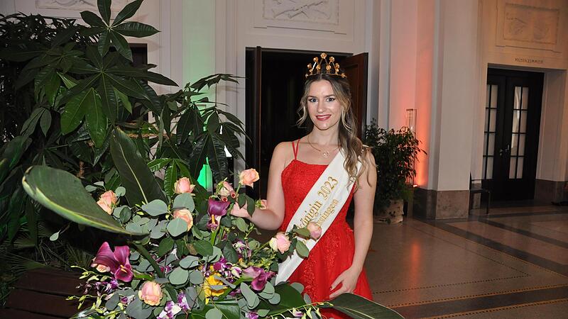 80 Termine hat die Rosenkönigin Dana Rüttger pro Jahr. 80 Termine hat die Rosenkönigin Dana Rüttger pro Jahr.