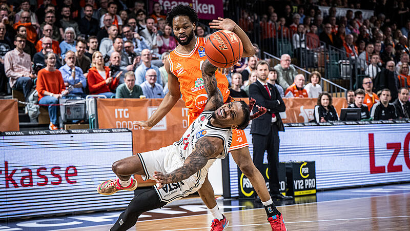 Die BMA365 Bamberg Baskets um Aufbauspieler Cobe Williams sind in Vechta ausgerutscht.