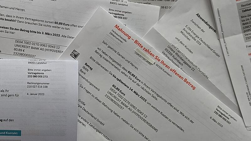 Stromrechnungen und Mahnungen stapeln sich bei der Kulmbacher E.on-Kundin, der keiner dieser Verträge gehören. Stromrechnungen und Mahnungen stapeln sich bei der Kulmbacher E.on-Kundin, der keiner dieser Verträge gehören.