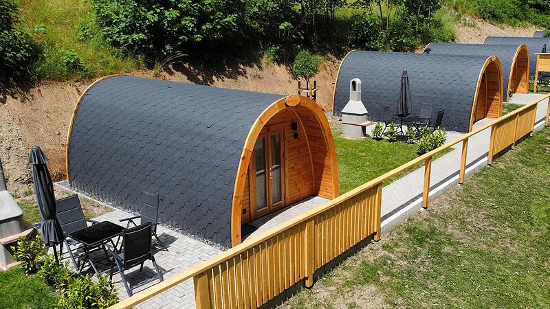 Ein Unternehmen will in Kirchlauter Tiny-H&auml;user  f&uuml;r Ferieng&auml;ste errichten.     Die Firma   betreibt schon erfolgreich die &bdquo;Frankenwald-Chalets&ldquo; (Bild) in Wilhelmsthal  (Landkreis Kronach).