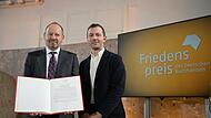 &Uuml;bergabe Friedenspreis des Deutschen Buchhandels