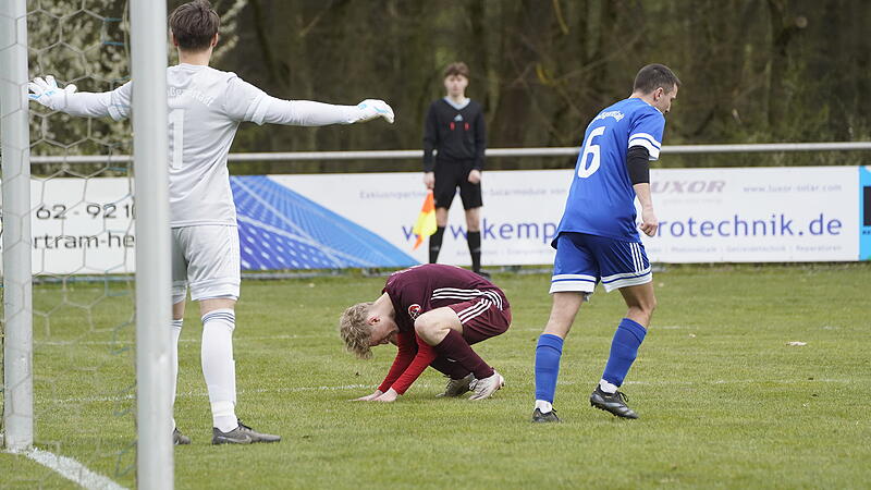 Es sollte nicht sein f&uuml;r den VfB Einberg (rote Trikots) mit einem Sieg in Gro&szlig;garnstadt.