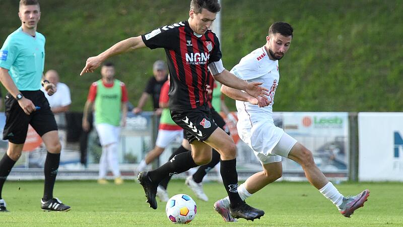 Kapitän Ben Müller (vorne) will mit dem TSV Aubstadt nach dem furiosen Saisonstart am Freitag im Spitzenspiel auch die Würzburger Kickers ärgern. Kapitän Ben Müller (vorne) will mit dem TSV Aubstadt nach dem furiosen Saisonstart am Freitag im Spitzenspiel auch die Würzburger Kickers ärgern.