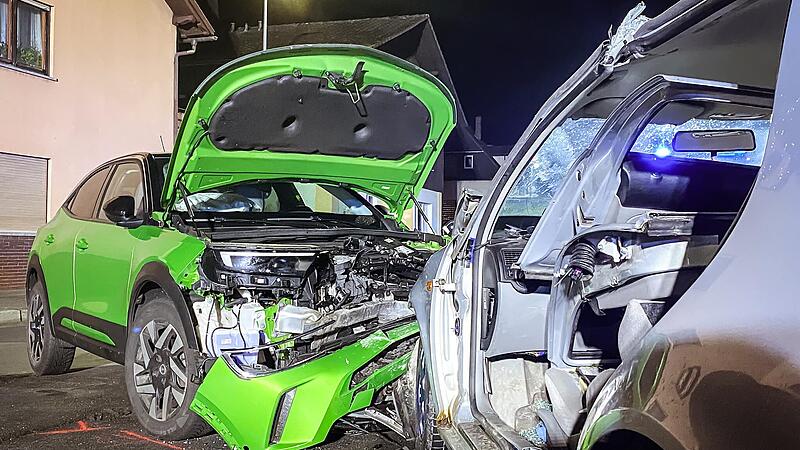 Unfall auf B85 in Stockheim: zwei Autos prallen zusammen