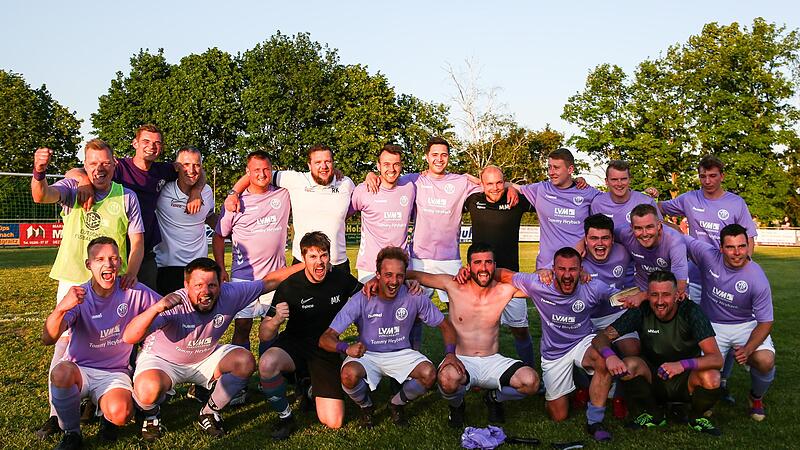 So sieht ein künftiger Kreisklassist aus: Der VfR Schneckenlohe steigt über die Relegation in die Kreisklasse auf. Es ist der zweite Aufstieg in Folge. So sieht ein künftiger Kreisklassist aus: Der VfR Schneckenlohe steigt über die Relegation in die Kreisklasse auf. Es ist der zweite Aufstieg in Folge.