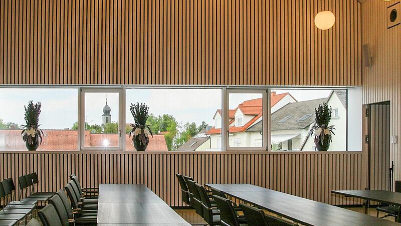 Der Sitzungssaal der Gemeinde Strullendorf erinnert der Form nach an eine Kapelle. Am Montag wurde dem B&uuml;rgermeister darin die sprichw&ouml;rtliche Messe gelesen: Der Gemeinderat stimmte mehrheitlich f&uuml;r eine drastische Reduzierung seines Verf&uuml;gungsrahmens.