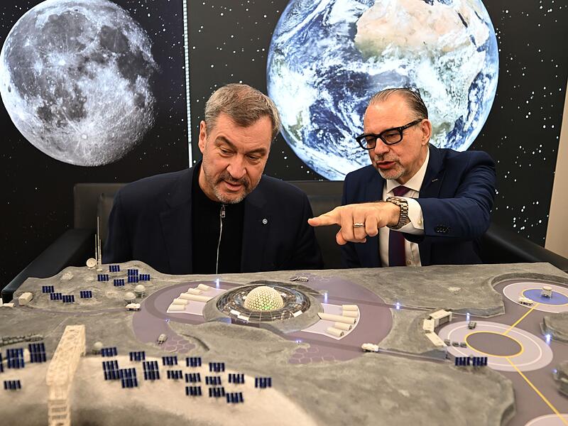 Besuch von Ministerpr&auml;sident S&ouml;der bei DLR und OHB