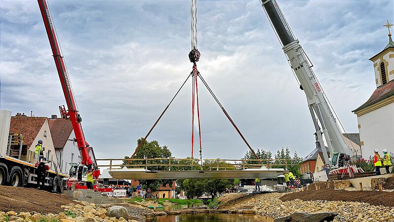 Einhub Br&uuml;cke in GundelsheimEndlich wieder eine Br&uuml;cke in Gundelsheim: viele Fotos
