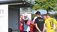 Beim FC Coburg herrscht laut Trainer Calle Schiebel (mit Kappe) ein neuer, positiverer Spirit.