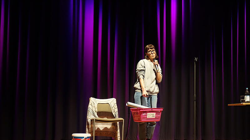 Die Oberpf&auml;lzer Kabarettistin Eva Karl Faltermeier entfaltet ihre Pointen am liebsten in lakonischen Nebens&auml;tzen.